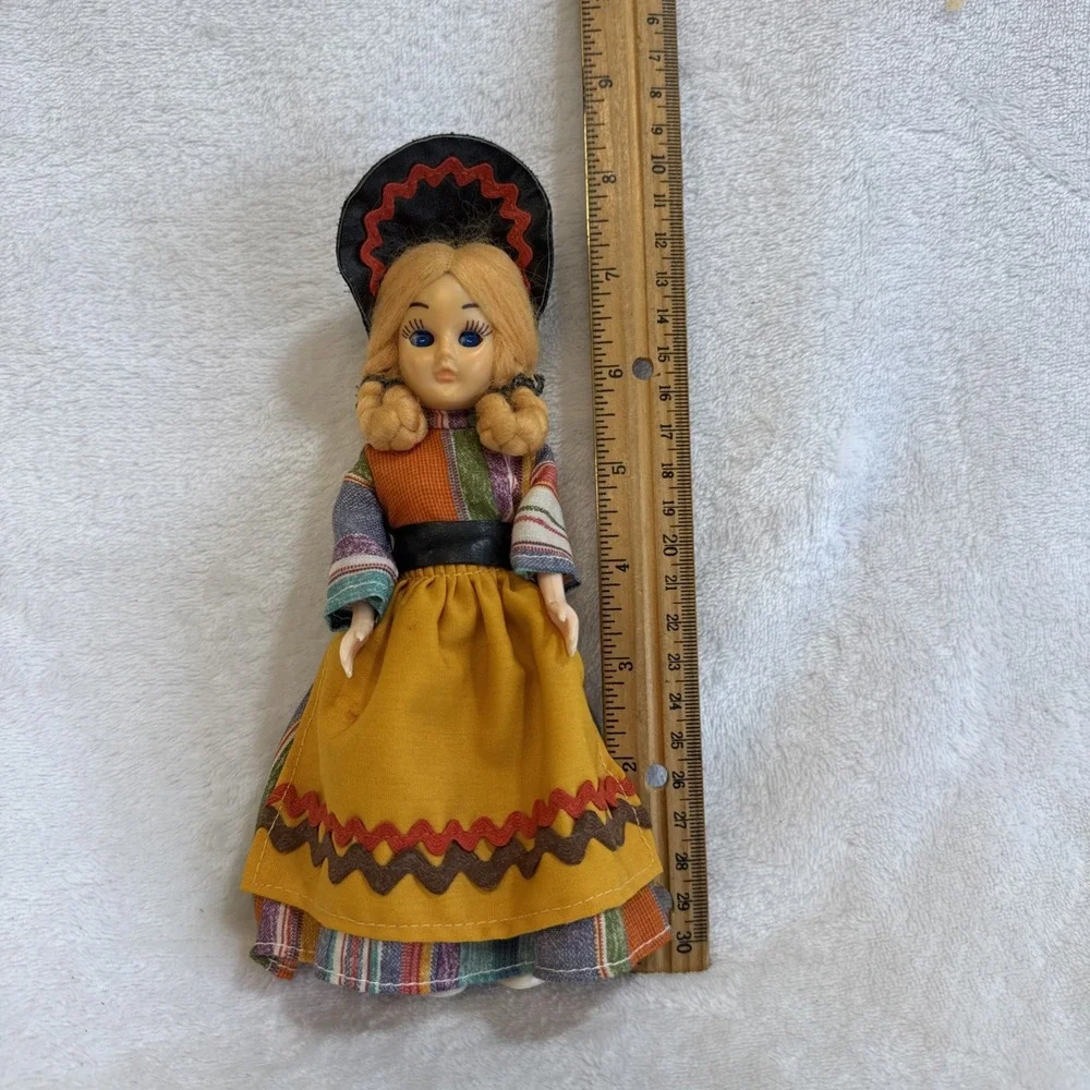 Vintage 8 inch Aron‎ Doll Pioneer Girl Souvenir Dutch Costume Dress Hat